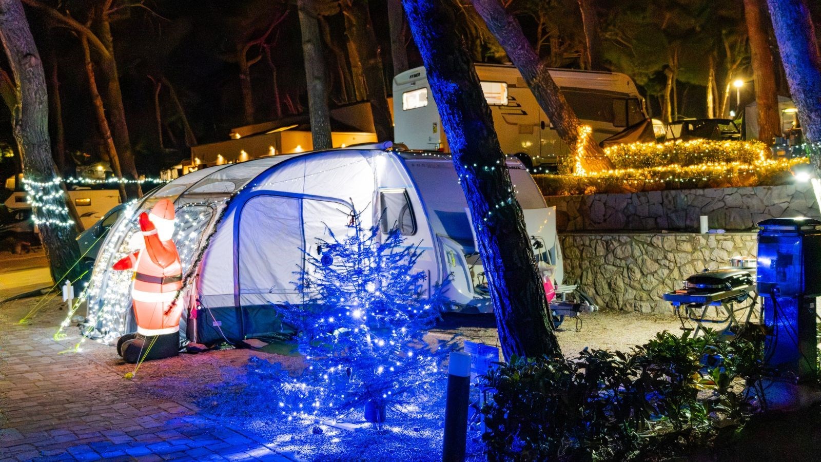 Christmas atmosphere in camp Čikat