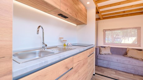 Glamping Premium Family šotor kuhinja