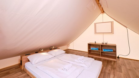 Glamping Premium Family Namiot loft sypialnia