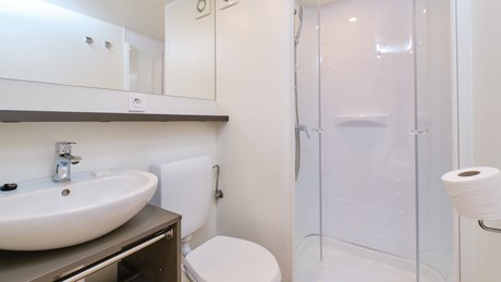 Glamping Premium Tent bathroom