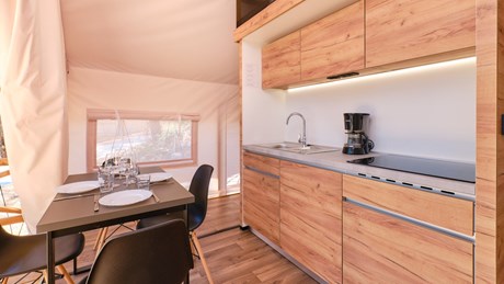 Glamping Premium Tent kitchen