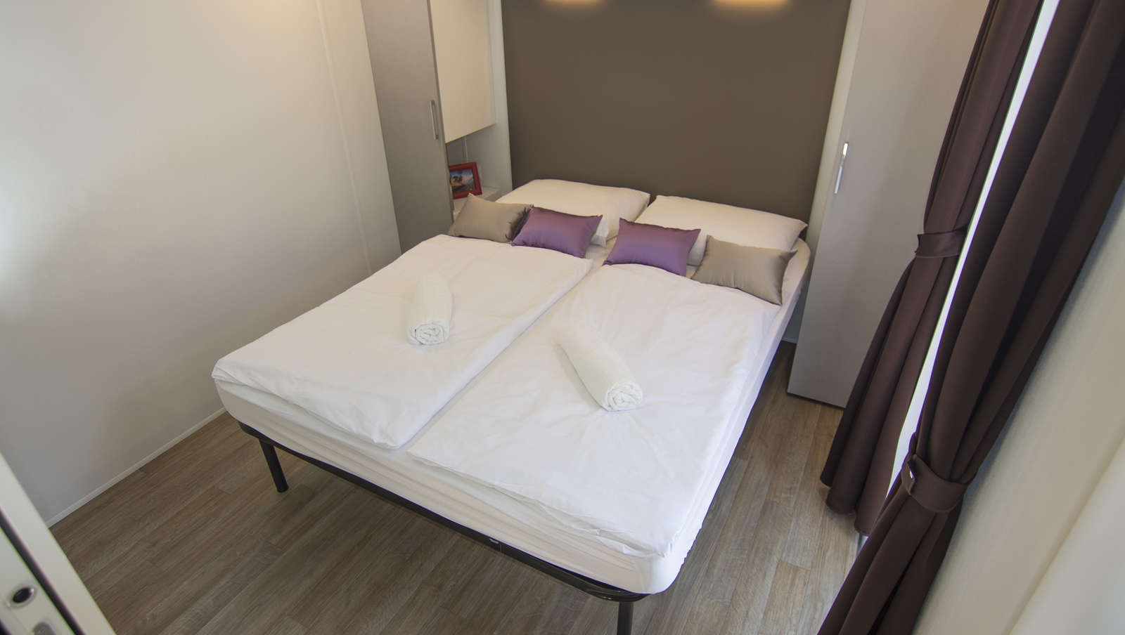 Slaapkamer voor volwassenen in stacaravan type C