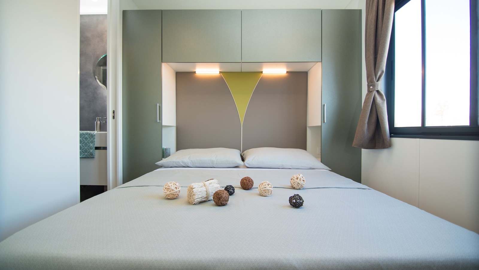 Schlafzimmer für Erwachsene in einem Mobilheim Easy Freedhome